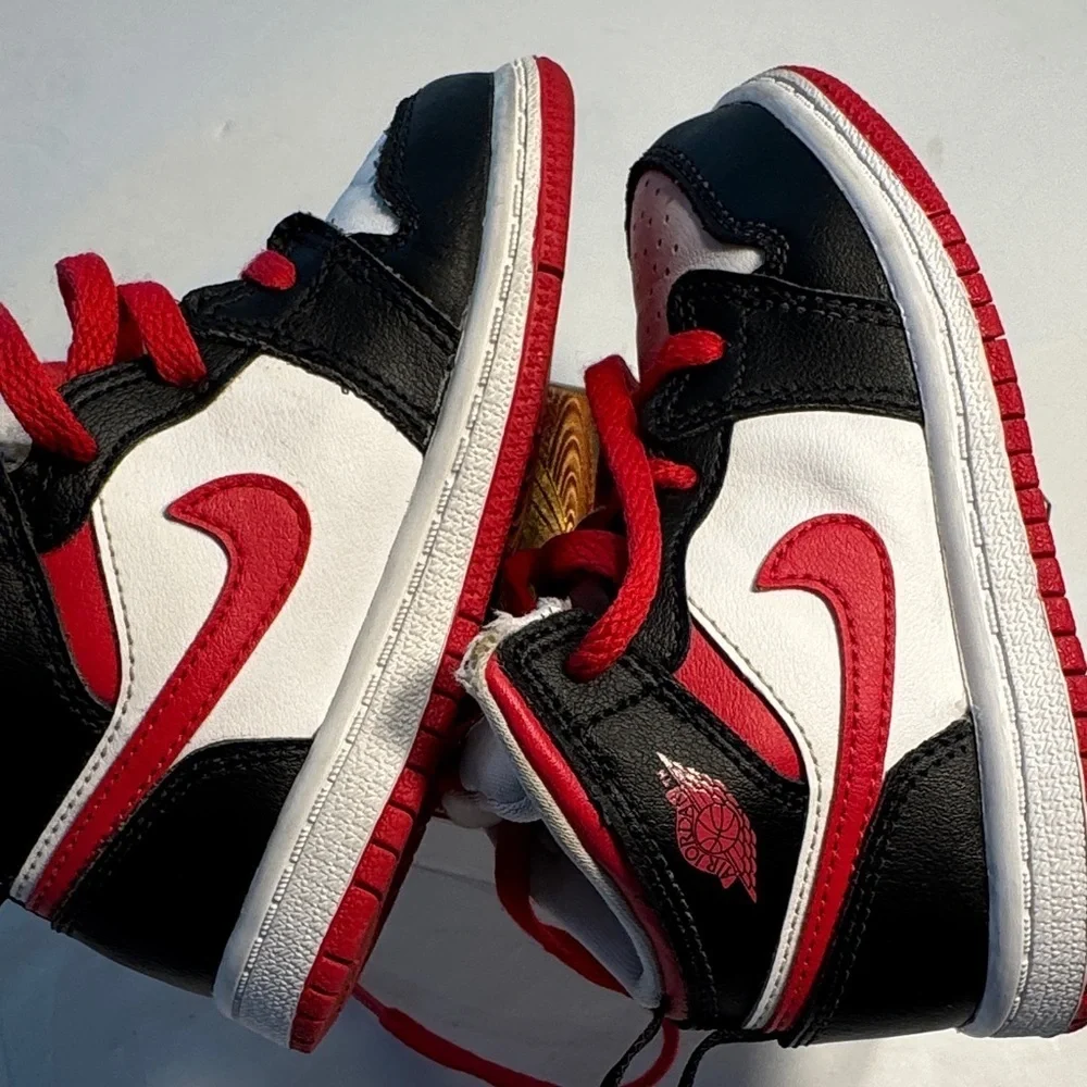 Nike Kids Black and Red High-Top Sneakers Size 8C